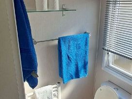 Trecco Bay - Holiday Accommodation 18338 - Somerset & Wiltshire - 1186582 - thumbnail photo 11