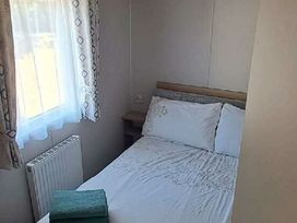 Trecco Bay - Holiday Accommodation 18338 - Somerset & Wiltshire - 1186582 - thumbnail photo 15