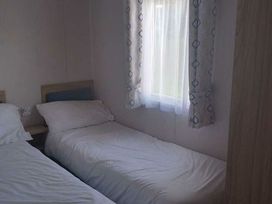 Trecco Bay - Holiday Accommodation 18338 - Somerset & Wiltshire - 1186582 - thumbnail photo 17