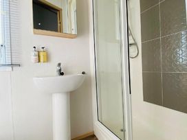 Hopton Holiday Village - Holiday Accommodation 18341 - Suffolk & Essex - 1186584 - thumbnail photo 11