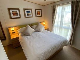 Hopton Holiday Village - Holiday Accommodation 18341 - Suffolk & Essex - 1186584 - thumbnail photo 12