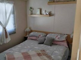 Trecco Bay - Holiday Accommodation 18350 - Somerset & Wiltshire - 1186586 - thumbnail photo 2