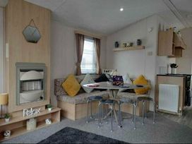 Trecco Bay - Holiday Accommodation 18350 - Somerset & Wiltshire - 1186586 - thumbnail photo 4