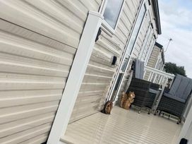 Trecco Bay - Holiday Accommodation 18350 - Somerset & Wiltshire - 1186586 - thumbnail photo 6