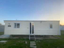 Seawick Holiday Park - Holiday Accommodation 18354 - Suffolk & Essex - 1186589 - thumbnail photo 1