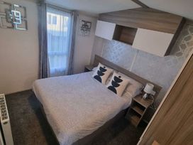 Oakfield Caravan Park - Holiday Accommodation 18362 - North Wales - 1186593 - thumbnail photo 9