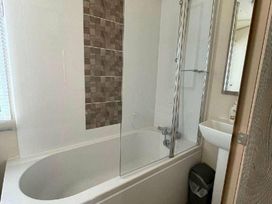 Trecco Bay - Holiday Accommodation 18399 - Somerset & Wiltshire - 1186603 - thumbnail photo 7