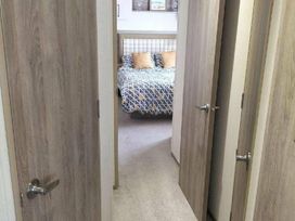 Trecco Bay - Holiday Accommodation 18399 - Somerset & Wiltshire - 1186603 - thumbnail photo 8