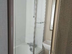 Trecco Bay - Holiday Accommodation 18399 - Somerset & Wiltshire - 1186603 - thumbnail photo 9