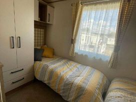 Trecco Bay - Holiday Accommodation 18399 - Somerset & Wiltshire - 1186603 - thumbnail photo 11