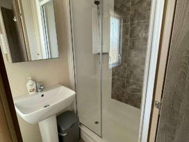 Trecco Bay - Holiday Accommodation 18399 - Somerset & Wiltshire - 1186603 - thumbnail photo 12