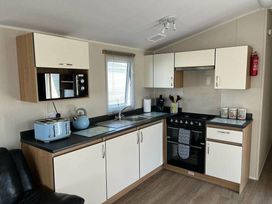 Trecco Bay - Holiday Accommodation 18402 - Somerset & Wiltshire - 1186604 - thumbnail photo 3