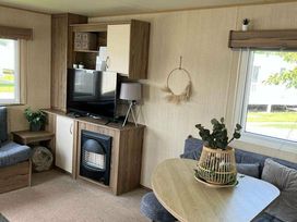 Greenacres Holiday Park - Holiday Accommodation 18414 - North Wales - 1186611 - thumbnail photo 3