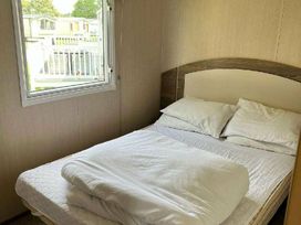 Greenacres Holiday Park - Holiday Accommodation 18414 - North Wales - 1186611 - thumbnail photo 7