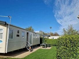 Church Farm Holiday Village - Holiday Accommodation 18416 - Hampshire - 1186612 - thumbnail photo 2