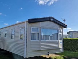 Church Farm Holiday Village - Holiday Accommodation 18416 - Hampshire - 1186612 - thumbnail photo 16