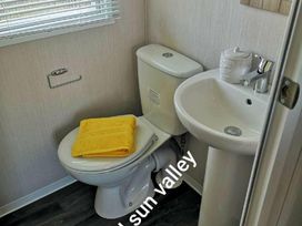 Sun Valley Caravan Park - Holiday Accommodation 18423 - North Wales - 1186615 - thumbnail photo 6