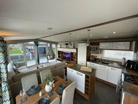 Golden Palm Resort - Holiday Accommodation 18436 - Lincolnshire - 1186619 - thumbnail photo 4