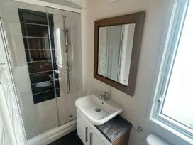 Golden Palm Resort - Holiday Accommodation 18436 - Lincolnshire - 1186619 - thumbnail photo 12