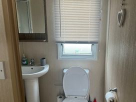 Hafan y Mor Haven - Holiday Accommodation 18449 - North Wales - 1186622 - thumbnail photo 9