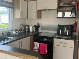 Seal Bay Resort - Holiday Accommodation 18459 - Hampshire - 1186623 - thumbnail photo 9