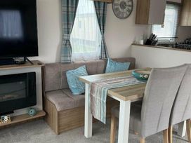 Seal Bay Resort - Holiday Accommodation 18459 - Hampshire - 1186623 - thumbnail photo 15
