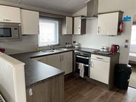 Trecco Bay - Holiday Accommodation 18462 - Somerset & Wiltshire - 1186624 - thumbnail photo 10