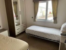 Trecco Bay - Holiday Accommodation 18462 - Somerset & Wiltshire - 1186624 - thumbnail photo 13