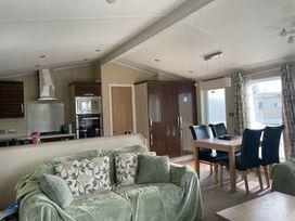 Trecco Bay - Holiday Accommodation 18463 - Somerset & Wiltshire - 1186625 - thumbnail photo 3