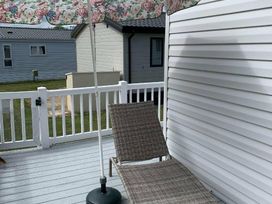 Manor Park Holiday Village - Holiday Accommodation 18468 - Norfolk - 1186628 - thumbnail photo 3