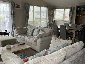 Manor Park Holiday Village - Holiday Accommodation 18468 - Norfolk - 1186628 - thumbnail photo 5