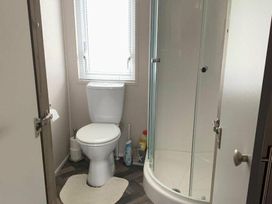 Manor Park Holiday Village - Holiday Accommodation 18468 - Norfolk - 1186628 - thumbnail photo 10