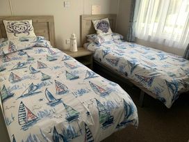 Manor Park Holiday Village - Holiday Accommodation 18468 - Norfolk - 1186628 - thumbnail photo 11