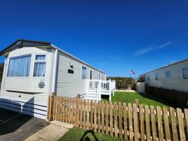 Unity Holiday Resort - Holiday Accommodation 18504 - Somerset & Wiltshire - 1186639 - thumbnail photo 2