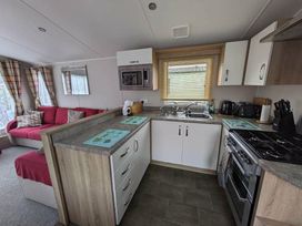 Clarach Bay Holiday Village - Holiday Accommodation 18505 - Mid Wales - 1186640 - thumbnail photo 4