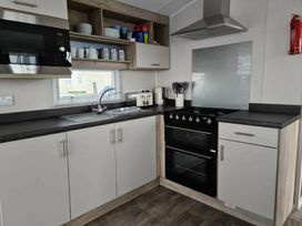 Trecco Bay - Holiday Accommodation 18508 - Somerset & Wiltshire - 1186641 - thumbnail photo 7