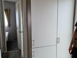 Trecco Bay - Holiday Accommodation 18508 - Somerset & Wiltshire - 1186641 - thumbnail photo 9
