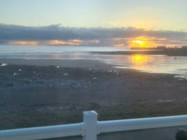 Trecco Bay - Holiday Accommodation 18508 - Somerset & Wiltshire - 1186641 - thumbnail photo 16