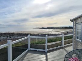 Trecco Bay - Holiday Accommodation 18508 - Somerset & Wiltshire - 1186641 - thumbnail photo 17