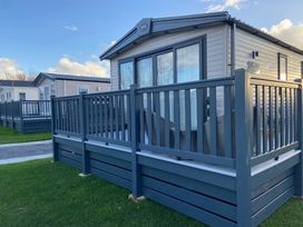 Seal Bay Resort - Holiday Accommodation 18517 - Hampshire - 1186645 - thumbnail photo 1