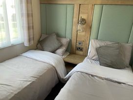 Seal Bay Resort - Holiday Accommodation 18517 - Hampshire - 1186645 - thumbnail photo 9