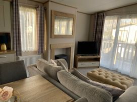 Seal Bay Resort - Holiday Accommodation 18517 - Hampshire - 1186645 - thumbnail photo 11