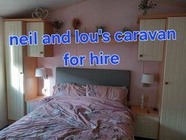 Happy Days Caravan Park - Holiday Accommodation 18529 - North Wales - 1186648 - thumbnail photo 2