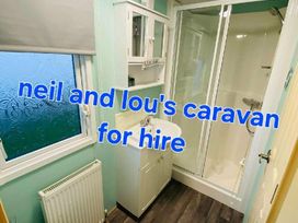 Happy Days Caravan Park - Holiday Accommodation 18529 - North Wales - 1186648 - thumbnail photo 8