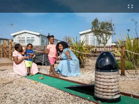 Seawick Holiday Park - Holiday Accommodation 18599 - Suffolk & Essex - 1186666 - thumbnail photo 13