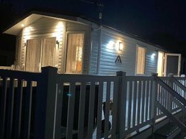 Seal Bay Resort - Holiday Accommodation 18617 - Hampshire - 1186670 - thumbnail photo 1