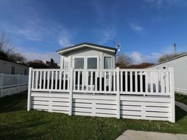 Seal Bay Resort - Holiday Accommodation 18617 - Hampshire - 1186670 - thumbnail photo 11