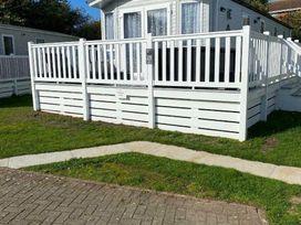 Seal Bay Resort - Holiday Accommodation 18617 - Hampshire - 1186670 - thumbnail photo 13