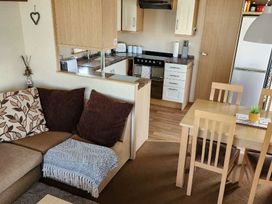 Happy Days Caravan Park - Holiday Accommodation 18666 - North Wales - 1186687 - thumbnail photo 3