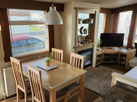 Happy Days Caravan Park - Holiday Accommodation 18666 - North Wales - 1186687 - thumbnail photo 4